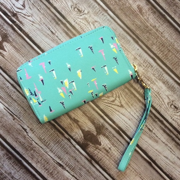Target Handbags - Sailboat Wristlet Wallet Aqua 6.5” x 4” x .5” Target Handbags - Sailboat Wristlet Wallet Aqua 6.5” x 4” x .5”